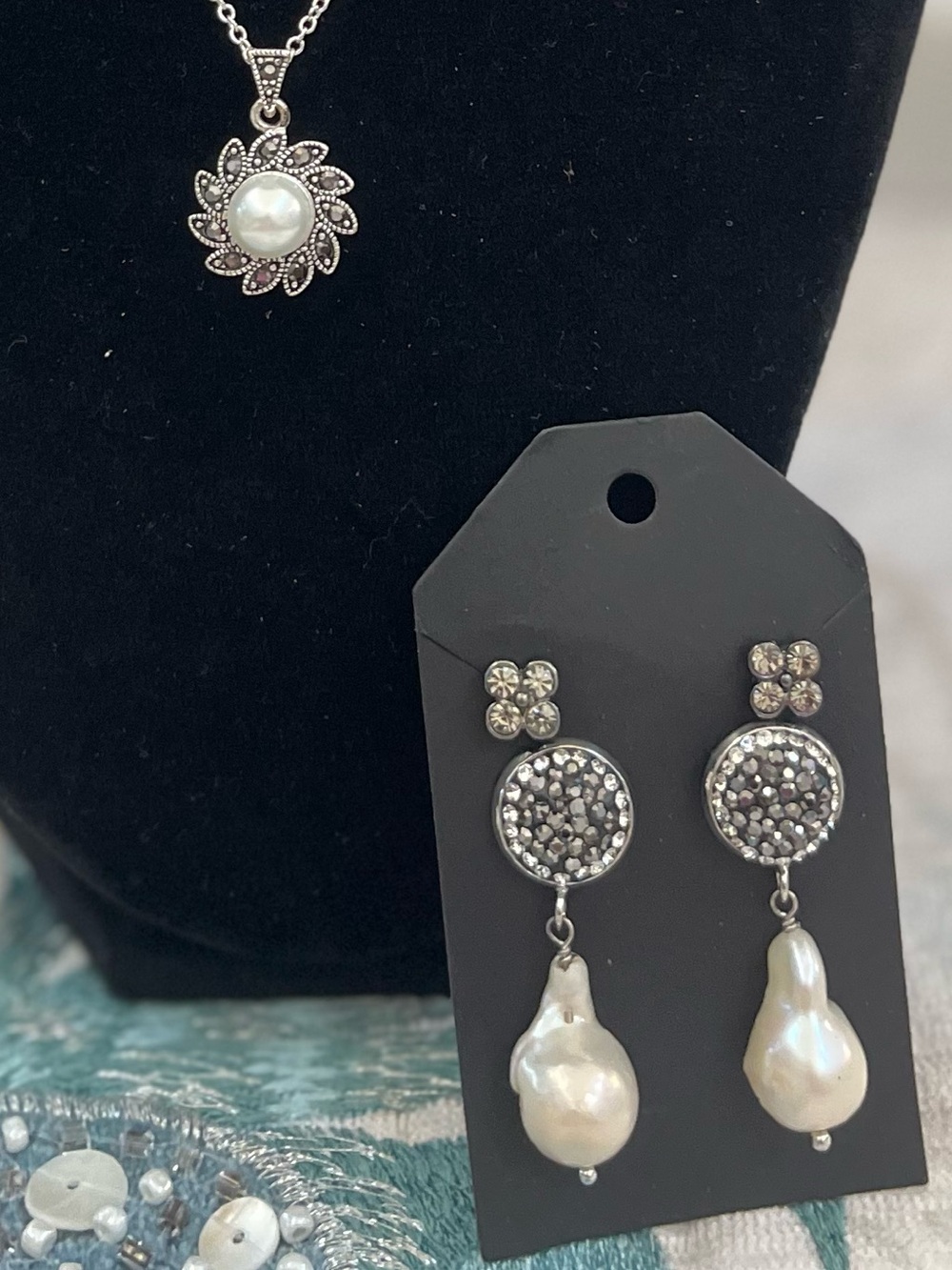 Brand New! Vintage Silver-Tone Pearl Flower Necklace & Freshwater Pearl Earrings - Picture 6 of 10